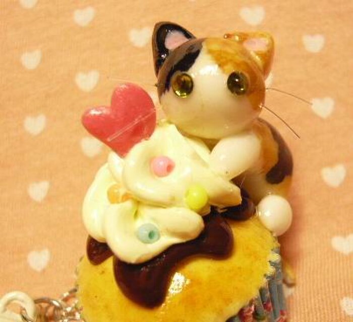 にゃんこのしっぽ○カップケーキのバッグチャーム○三毛猫○スイーツ
