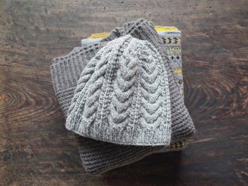 ケーブルとレースのニット帽 / Herkkä［ヘルッカ］/ グレー