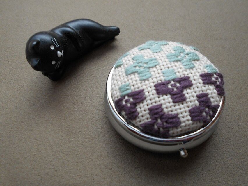 こぎん刺し*ピルケース*小物入れ*生成×渋花