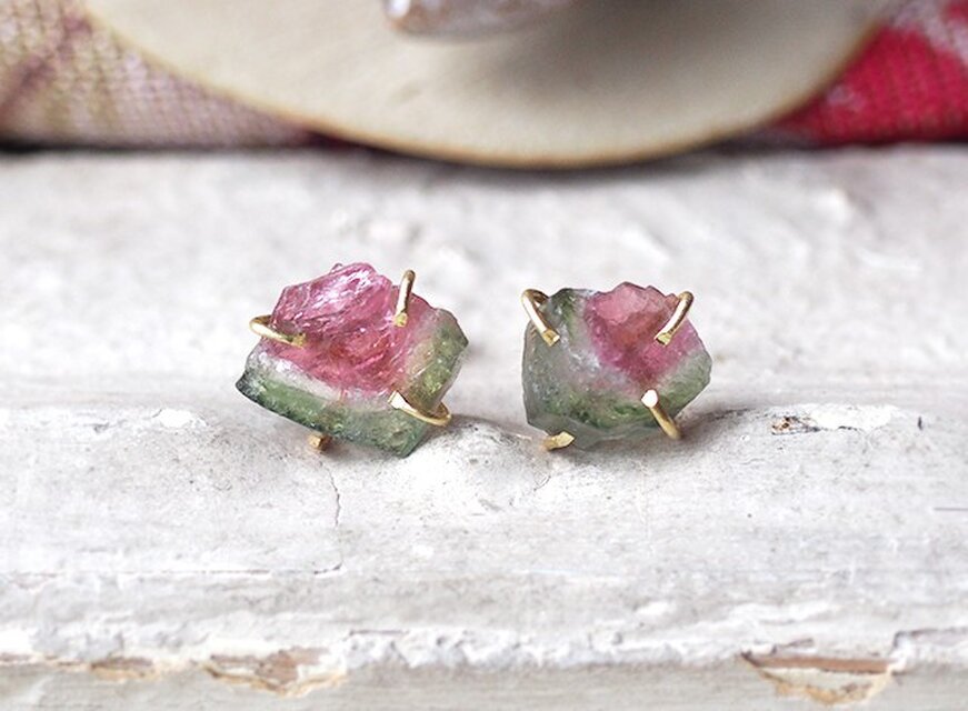 原石のウォーターメロントルマリンのピアス