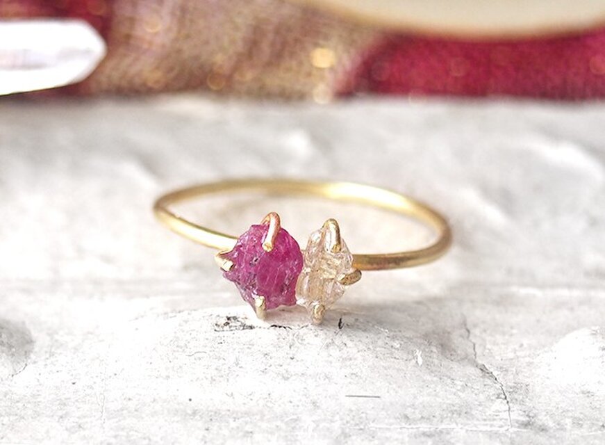 原石のルビーとダイヤモンドクォーツのリング