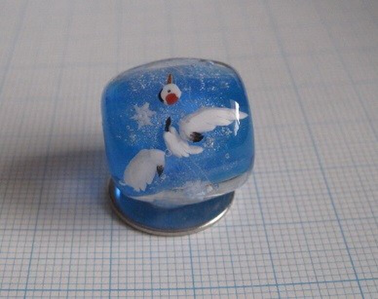 とんぼ玉 ツルと雪の結晶