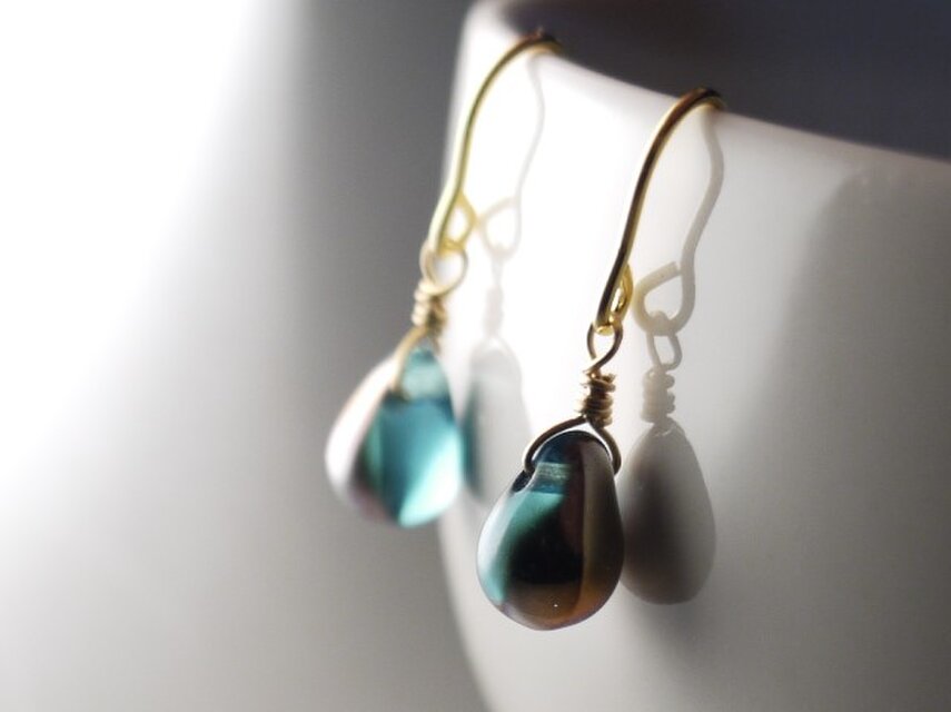 チェコガラスのしずくピアス　カプリ