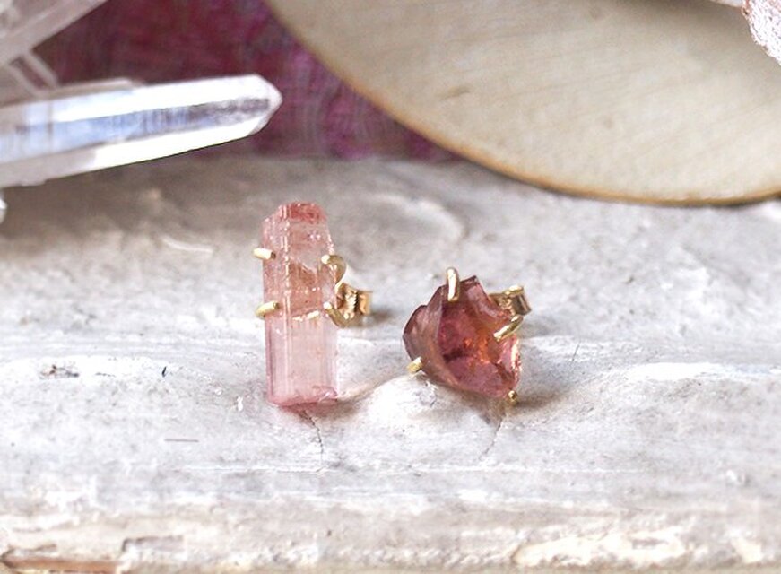 [一点物]原石のピンクトルマリンのピアス