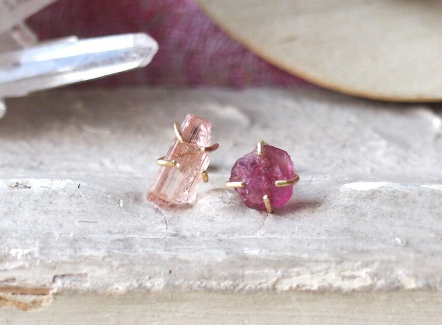 [一点物]原石のピンクトルマリンのピアス