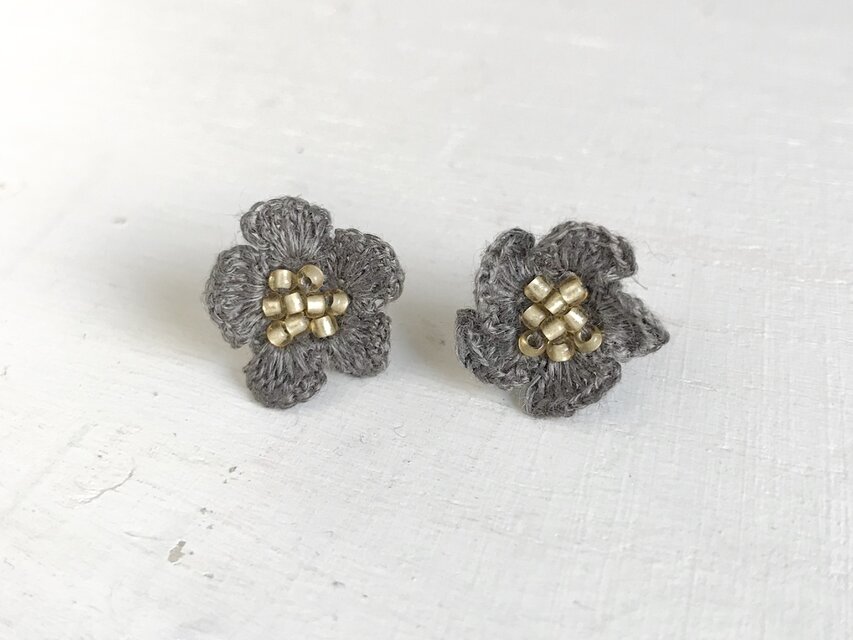 flower ピアス B  - グレー × ゴールド