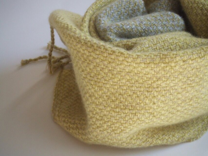 手織りカシミアマフラー・・菜畑