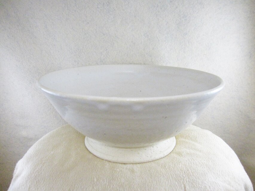 陶器中鉢（藁白釉）