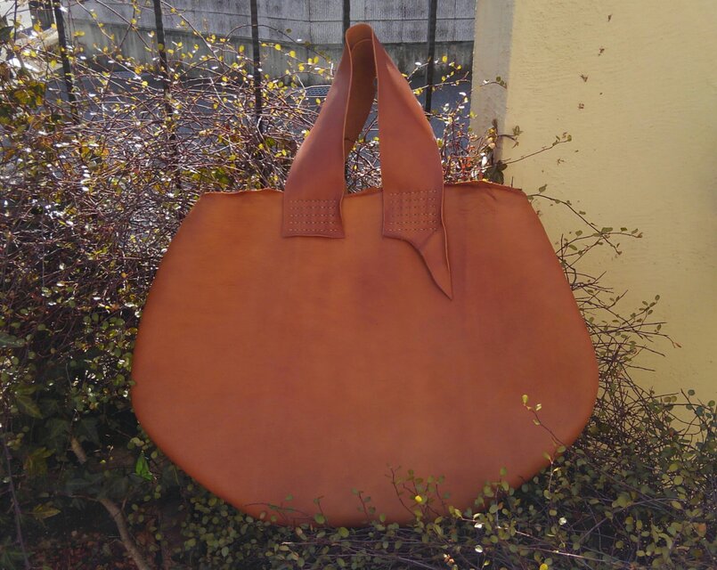 ブラウン　まぁるいトート