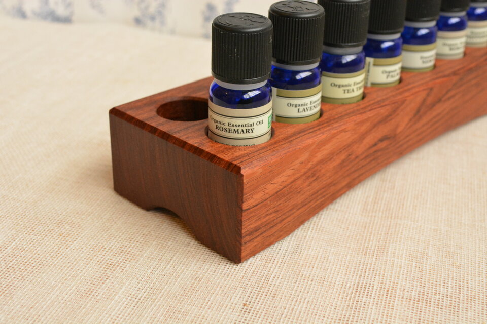ブビンガのアロマオイルボトルスタンド16本用 | iichi 日々の暮らしを