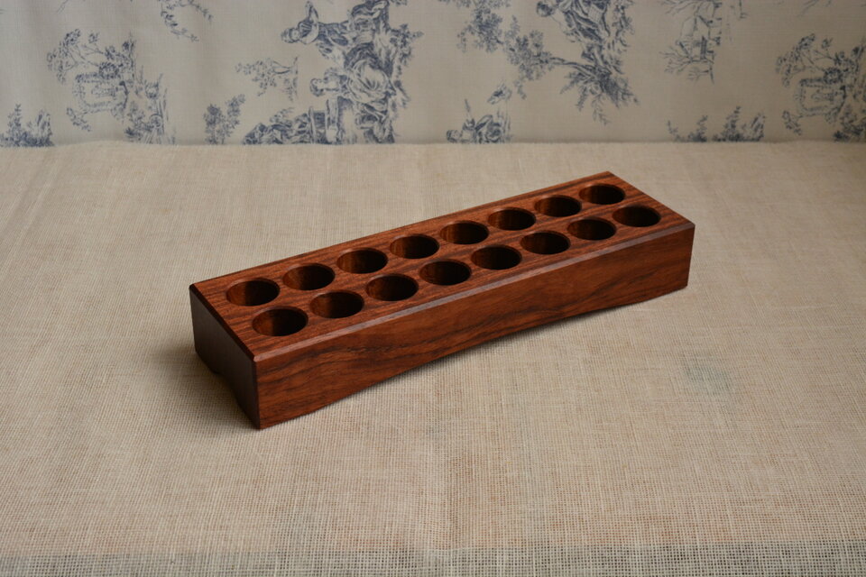 ブビンガのアロマオイルボトルスタンド16本用 | iichi 日々の暮らしを