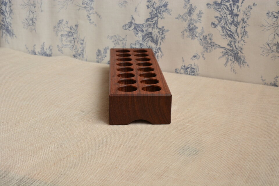 ブビンガのアロマオイルボトルスタンド16本用 | iichi 日々の暮らしを