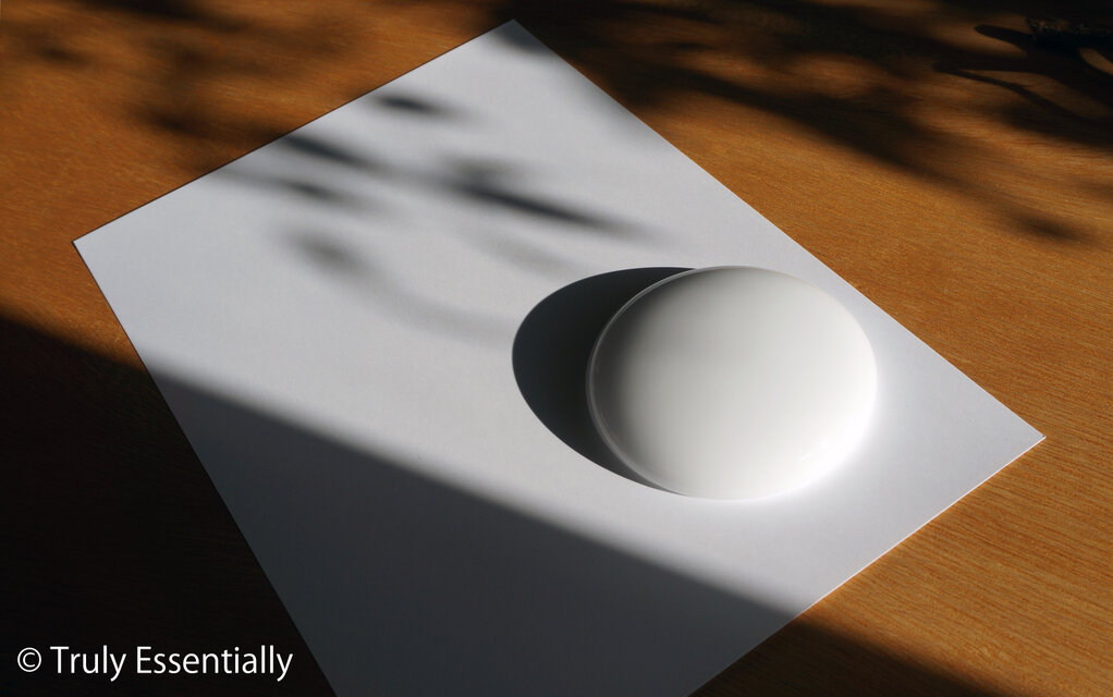 純白ガラスのインテリアオブジェ -「 いる・ある・きえる 」○ 直径約