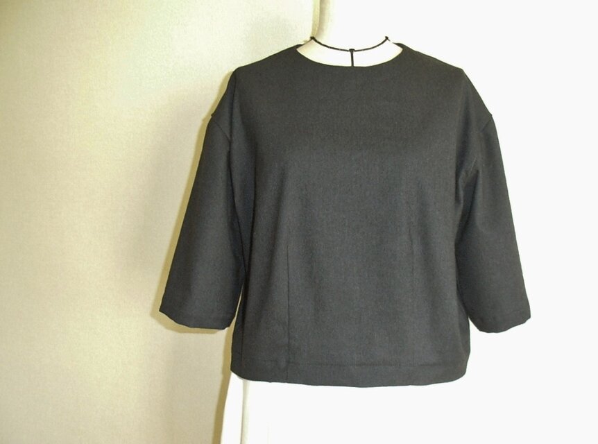 ６分袖のプルオーバー