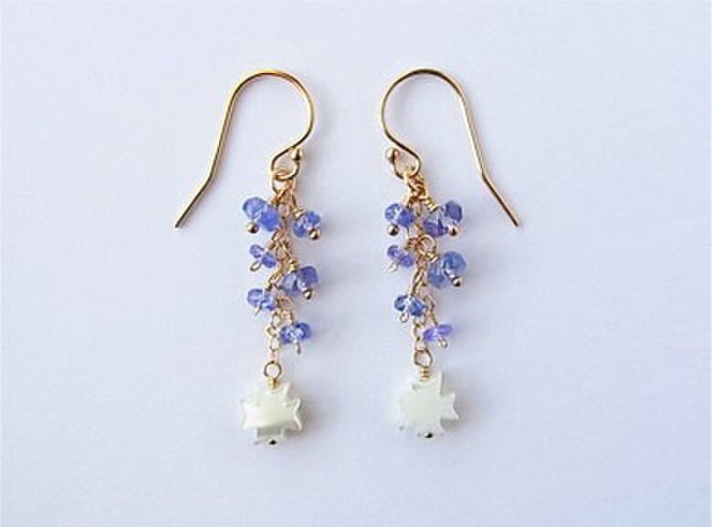 14kgf クロス白蝶貝とタンザナイトのピアス