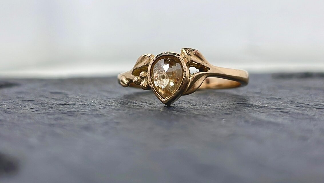 ナチュラルダイヤのK14の指輪(ペアシェイプ) | iichi 日々の暮らしを
