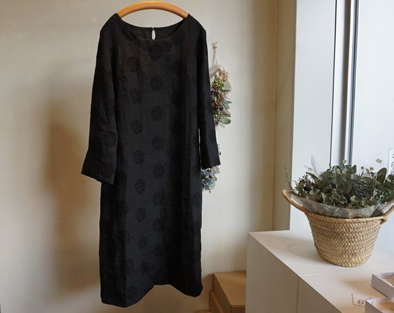 刺繍リネン・シンプルワンピース