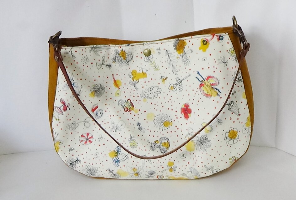 ラウンドバッグ　メモリーオブレイン　ミナ ペルホネン