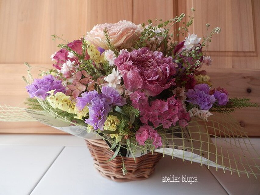 atelierBLUGRA八ヶ岳〜ラナンキュラスと薔薇の小篭