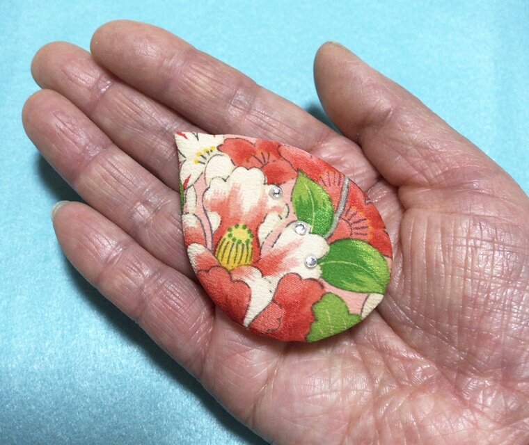 ★古布ブローチ ★鮮やかピンク花柄・2