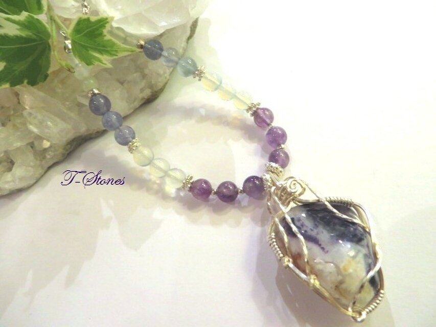 バイオレットフレームオパール　“嫉妬心”を“寛容さ”へ、“恐れ”を“勇気”へ、“怒りの心”を“愛”へと変換