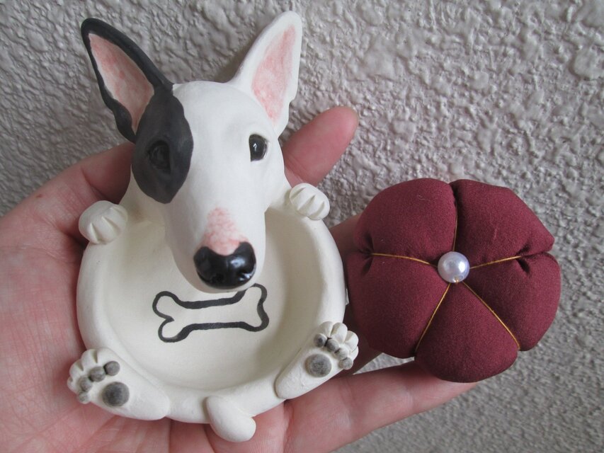 ブルテリアのピンクッション（クリーム・小物入れ）