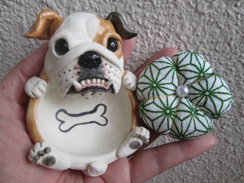 ブルドッグのピンクッション（小物入れ）