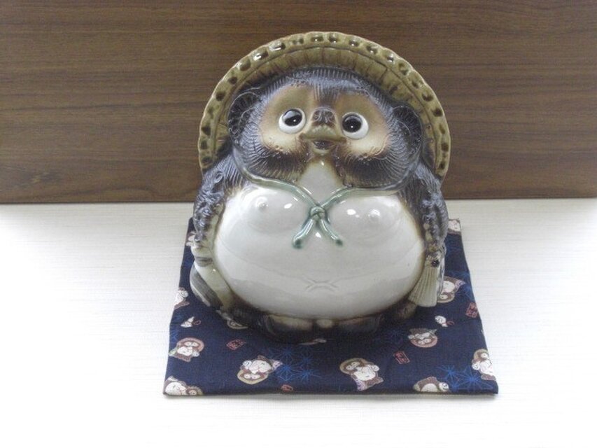 置物用マット（敷物）　タヌキ柄　　紺