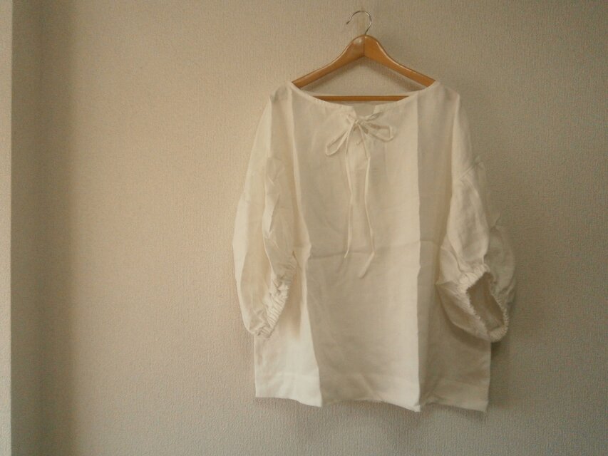 en-enリネン・紐結び・ギャザー袖プルオーバー・オフホワイト