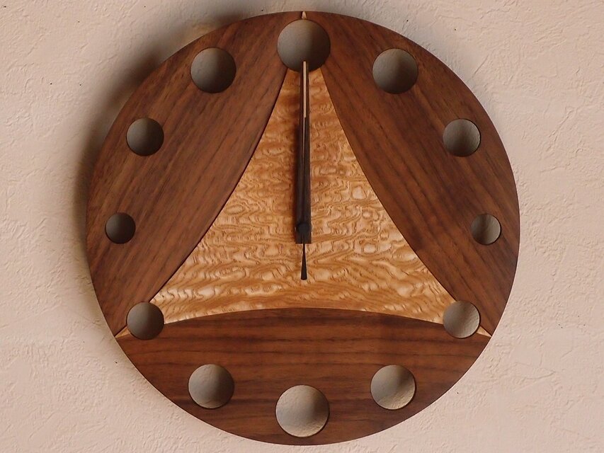 無垢の木の電波掛け時計　たも　ブラックウォールナット　０００３