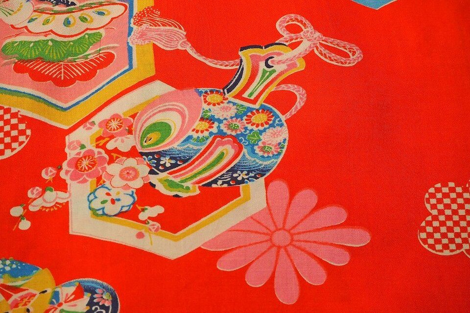 m0023 吉祥紋様子供着物 m売り/ハギレ☆古布・古裂/絞り/錦紗縮緬