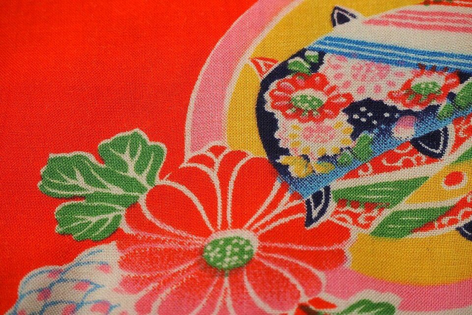 m0023 吉祥紋様子供着物 m売り/ハギレ☆古布・古裂/絞り/錦紗縮緬