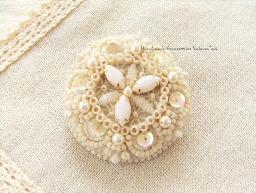 Brooch　ビーズ刺繍　レース（K0663)