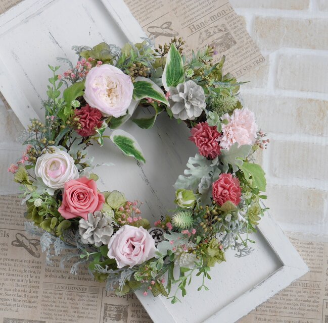 バラとカーネーションのピンクガーデンリース　母の日に