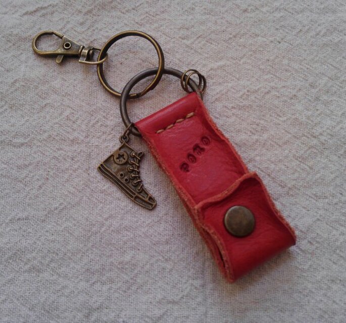 レザー　キーホルダー　スニーカー