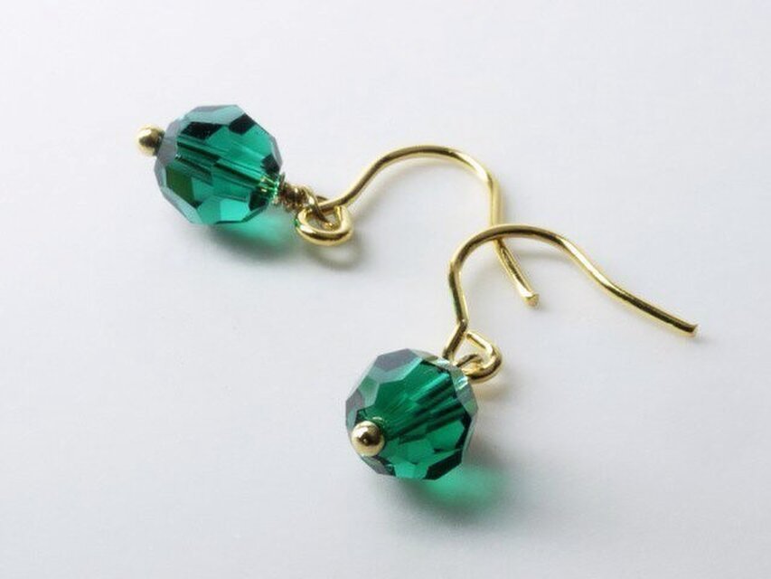 スワロの一粒ピアス　エメラルド