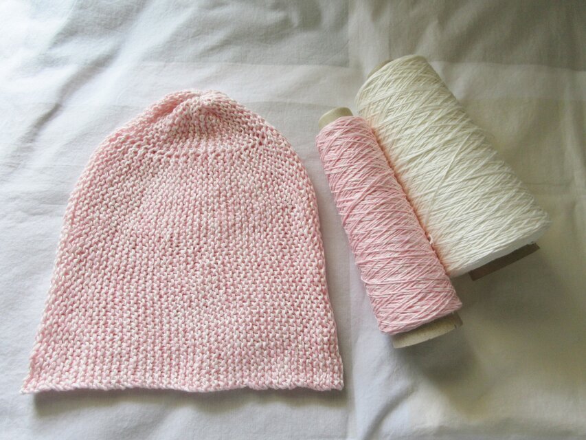 コットンリネン　手編みニットキャップ　いちごみるく