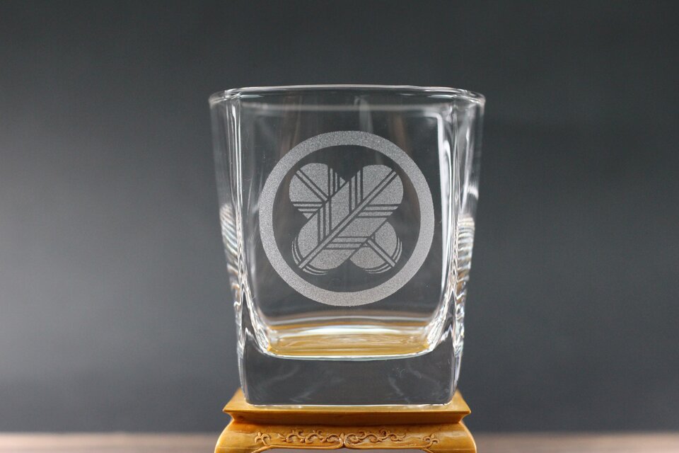 ロックグラス　丸に違い鷹の羽
