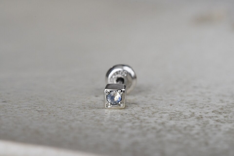 輝石と光～ブルームーンストーン～