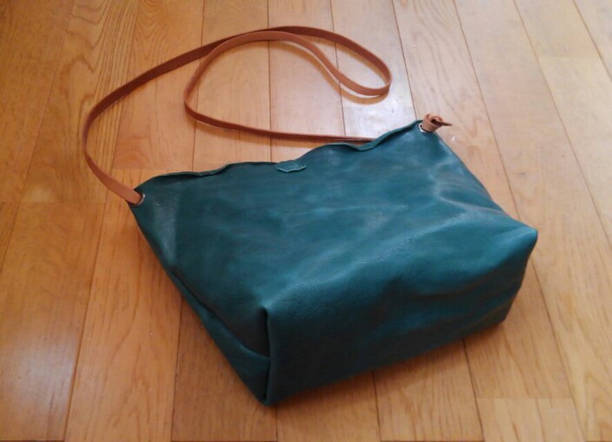 グリーン　シンプル　ショルダーバッグ