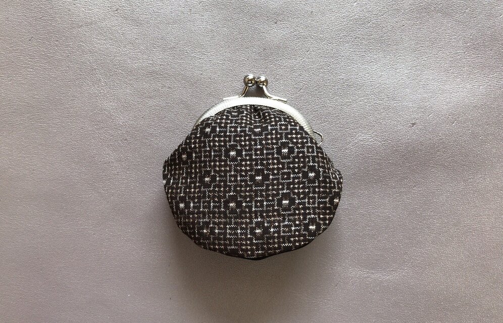 がまぐち・丸型 ちびがま口   泥大島×黒無地