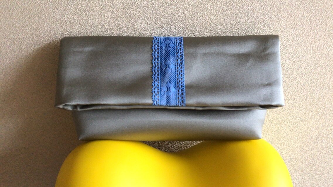 クラッチバッグ 　サンドベージュ繻子帯地