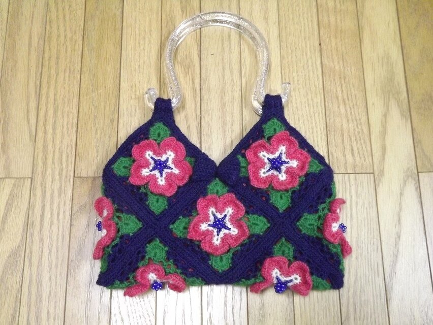 かぎ針編み立体花モチーフのトート（花柱はビーズ）