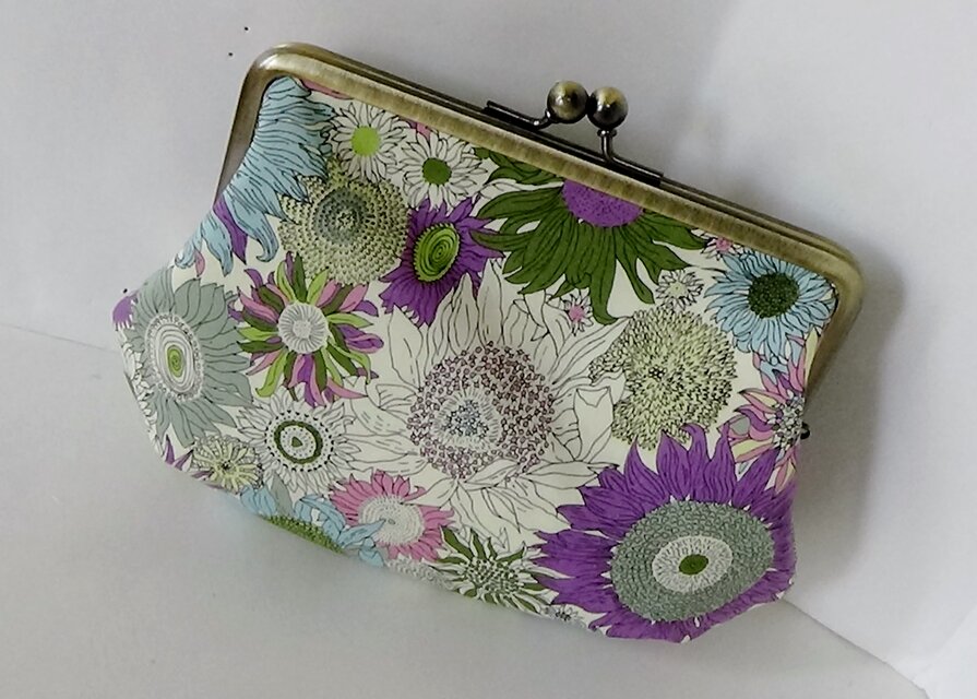 リバティ　スモールスザンヌ　がま口ふっくらポーチ