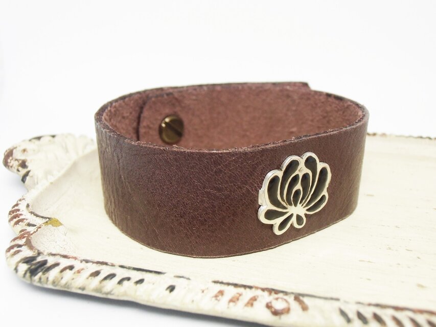 【送料無料】革ブレス・ハンガリー刺繍モチーフsilver925