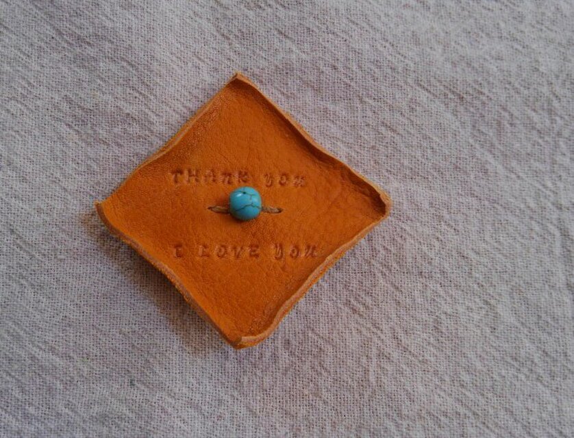 レザー　メッセージブローチ『THANK YOU,I LOVE YOU』