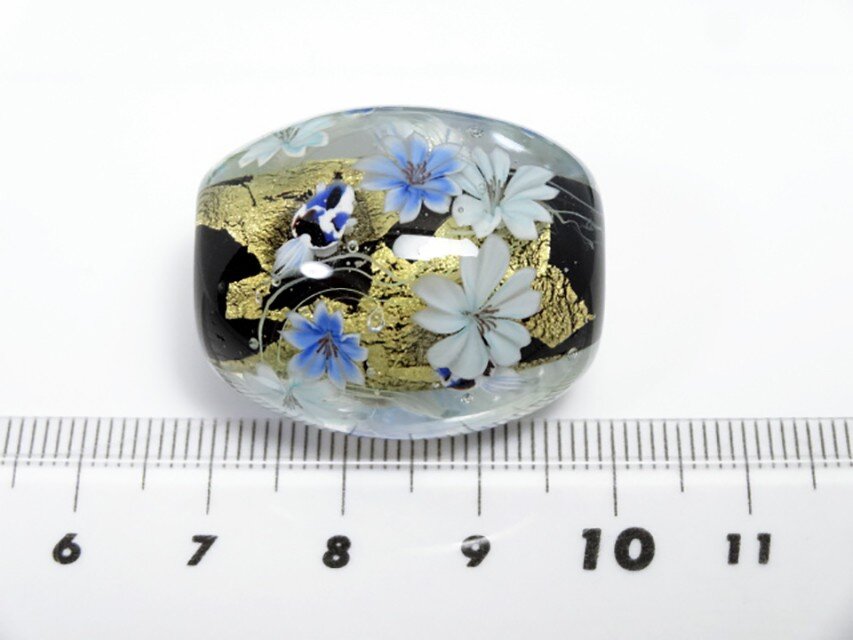 桜と金魚のとんぼ玉（ガラス玉）金箔入り | iichi 日々の暮らし
