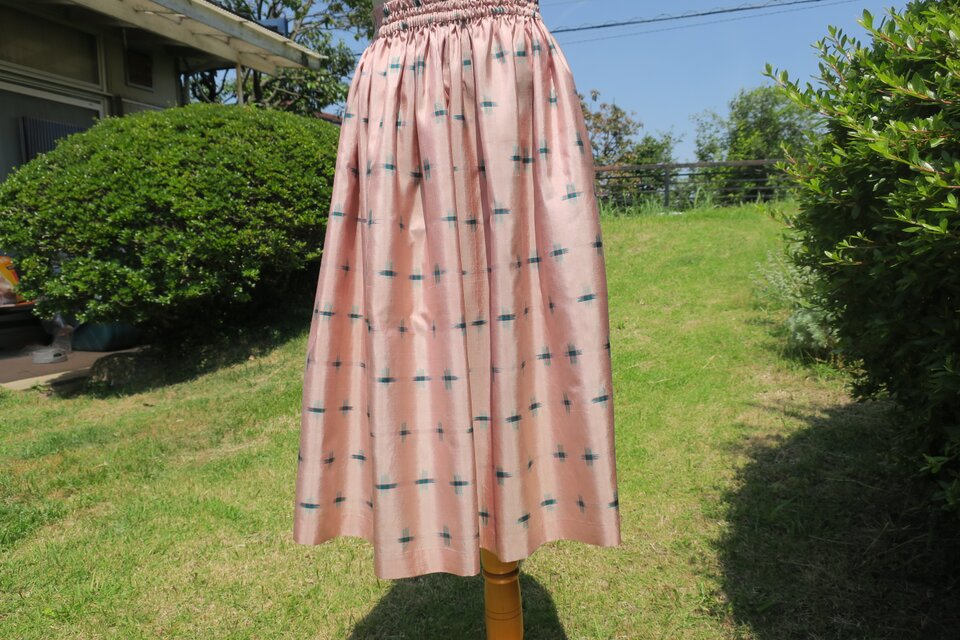 たっぷりギャザーの銘仙のスカート