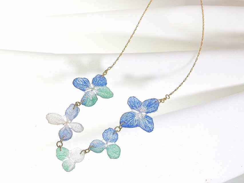 アジサイの花つなぎネックレス(天然ラピスラズリ・マラカイト染)14kgf