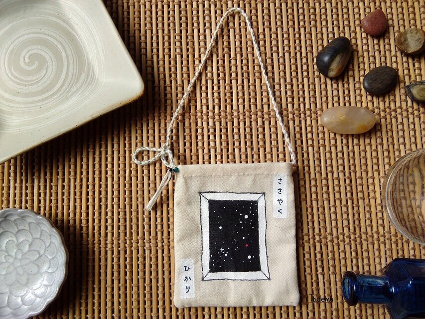 ブックマーカーにもなるミニポシェット型チャーム　天窓